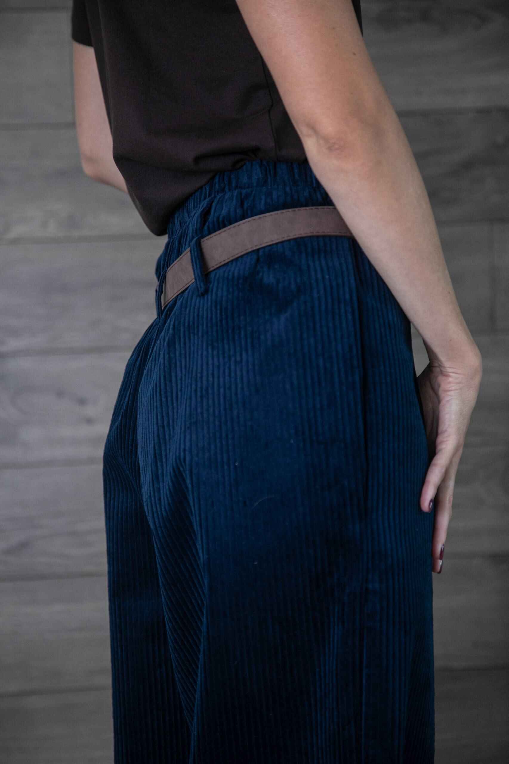 Брюки из вельвета с двойными шлевками  PE.100.2212.10.2220.05 от интернет-магазина PFG STUDIO