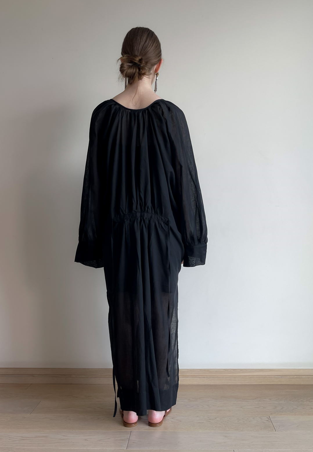 Платье кимоно из батиста черное PE.100.2212.07.150.07 от интернет-магазина PFG STUDIO