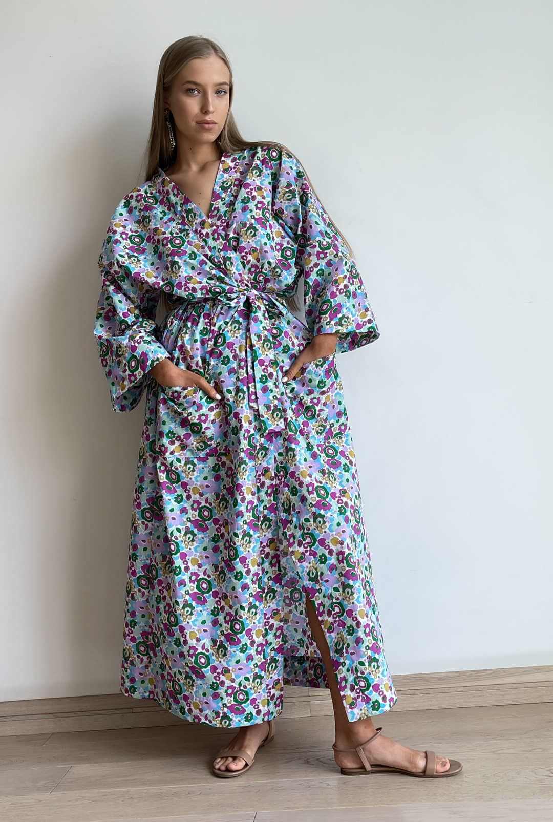 Платье халат в цветочный принт PE.100.2212.05.128.150 от интернет-магазина PFG STUDIO
