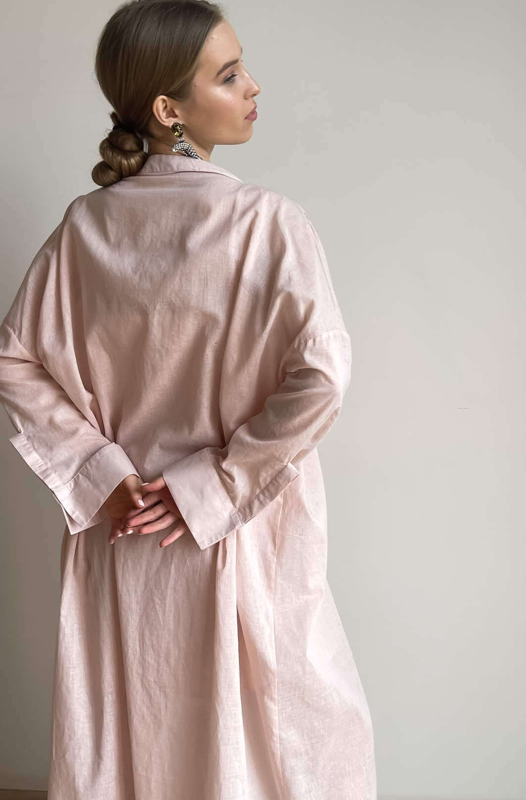 Платье кафтан из батиста розовое PE.100.2212.05.123.099 от интернет-магазина PFG STUDIO